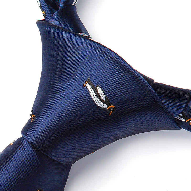Corbata de hombre con estampado de pingüino de dibujos animados en azul marino