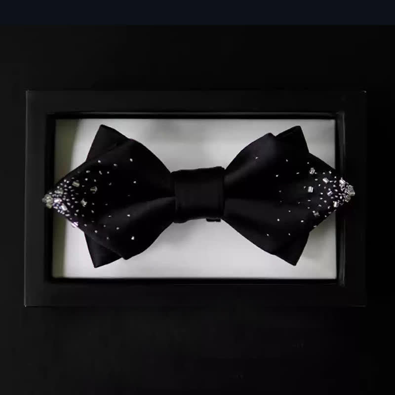 Pajarita puntiaguda de doble capa con alambre plateado y negro para hombre