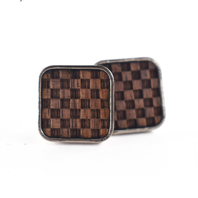 Gemelos de madera para hombre con cuadrados pequeños de tablero de ajedrez oscurecidos