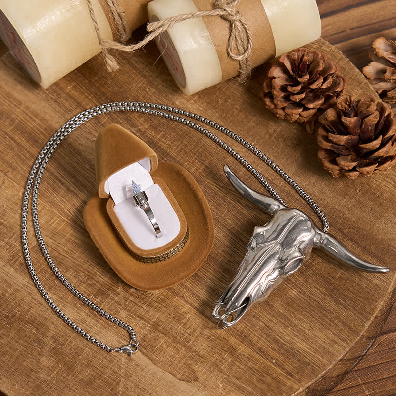 Conjunto de anillo con colgante de toro de cuernos largos y hoja oculta