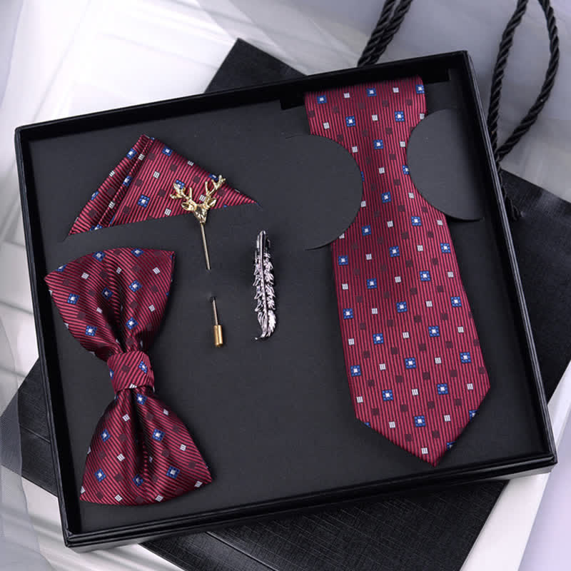 Caja de regalo con 5 pajaritas de lunares cuadrados color burdeos para hombre