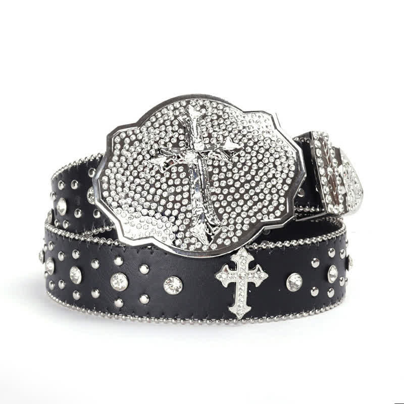 Cinturón de cuero con tachuelas y diamantes de imitación y hebilla cruzada brillante