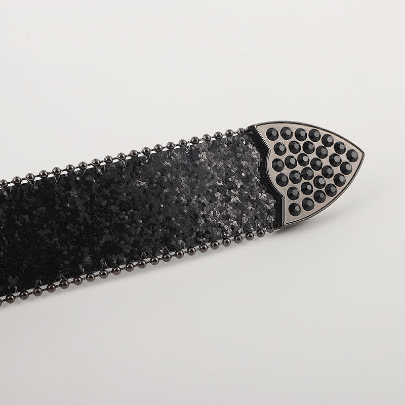 Cinturón de cuero con remaches en forma de bala y hebilla de calavera de dibujos animados