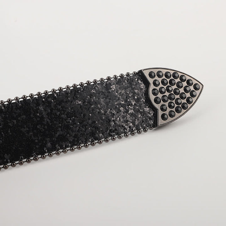 Cinturón de cuero con remaches en forma de bala y hebilla de calavera de dibujos animados