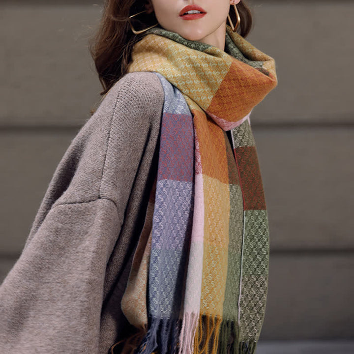 Bufanda unisex elegante con flecos y cuadros en colores contrastantes