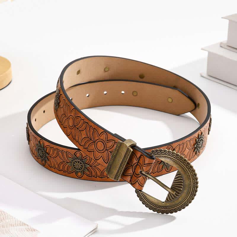 Cinturón de cuero con estampado floral retro con incrustaciones de remaches de estrella