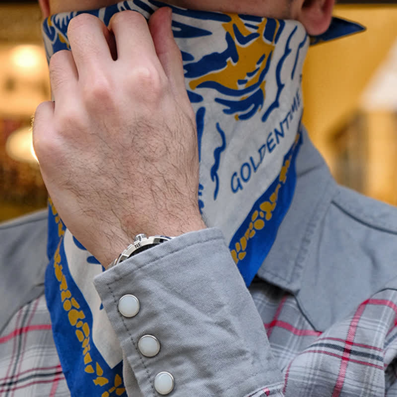 Bufanda cuadrada de vaquero en blanco y azul con diseño de fogata