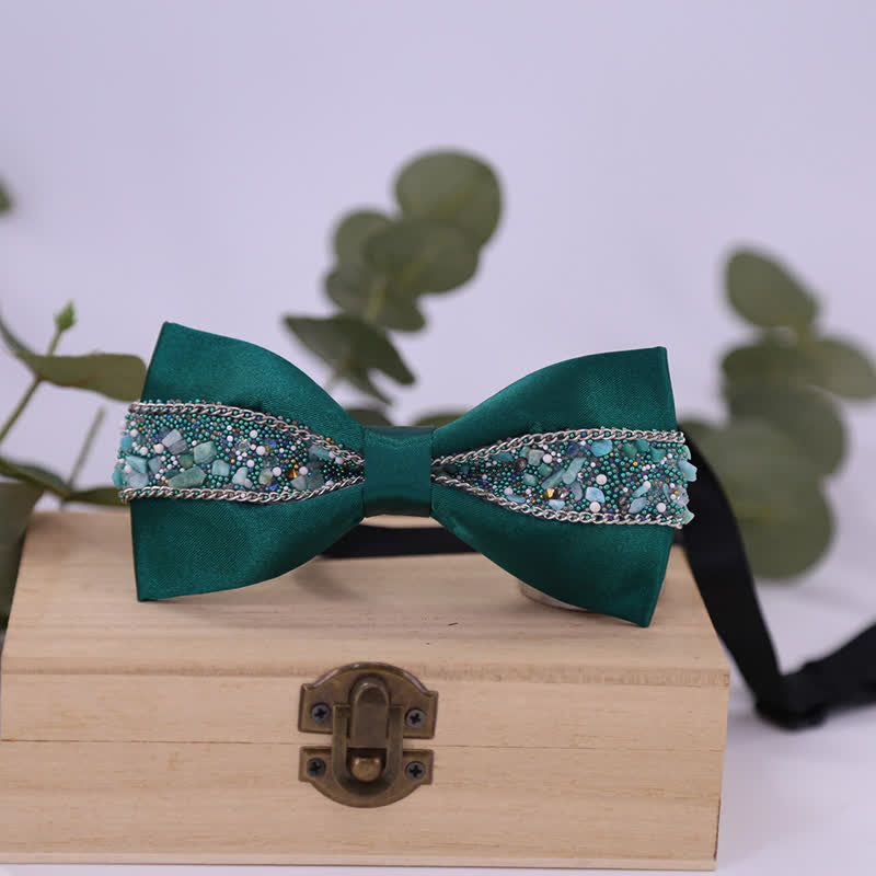 Pajarita para hombre con piedras brillantes y base negra