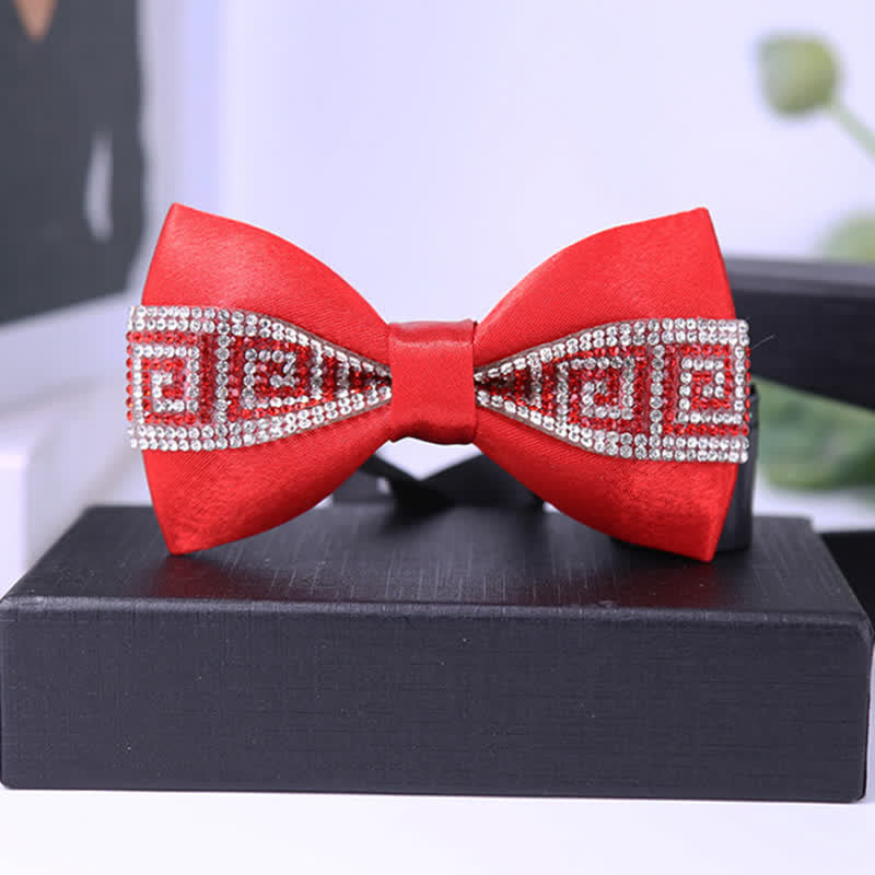 Pajarita para hombre con piedras brillantes y base negra