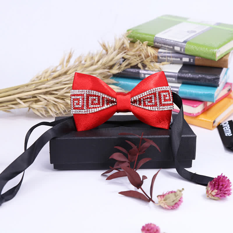 Pajarita para hombre con piedras brillantes y base negra