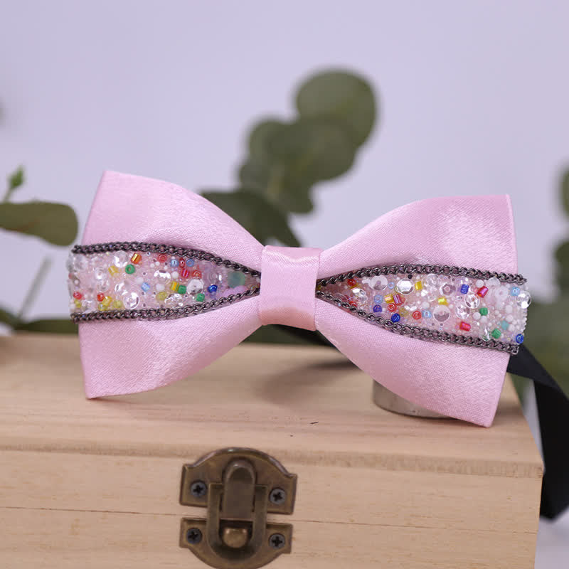 Pajarita para hombre con piedras brillantes y base negra