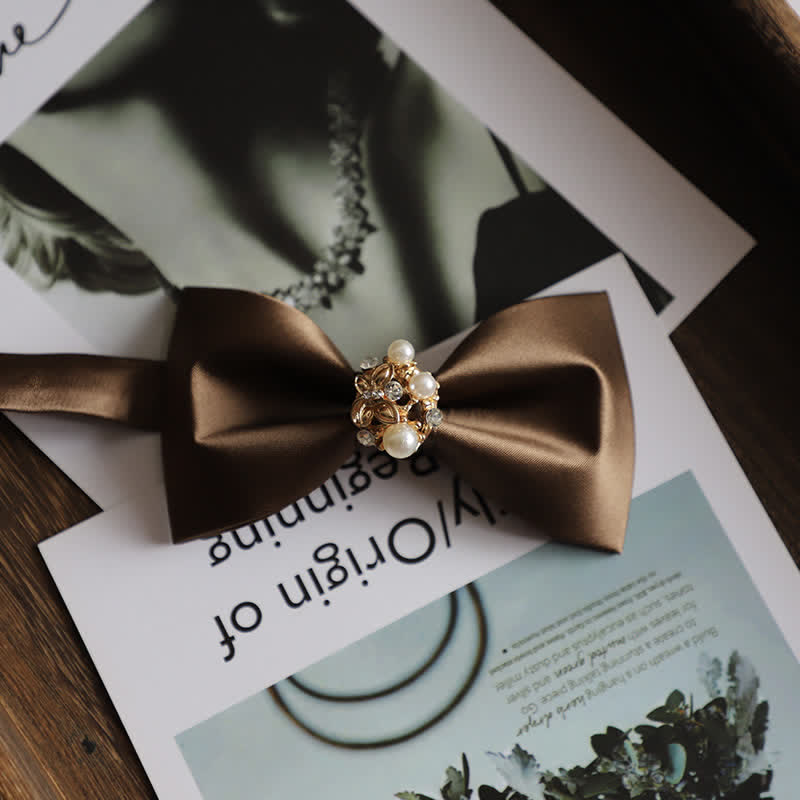 Pajarita de hombre con flores doradas y perlas de imitación