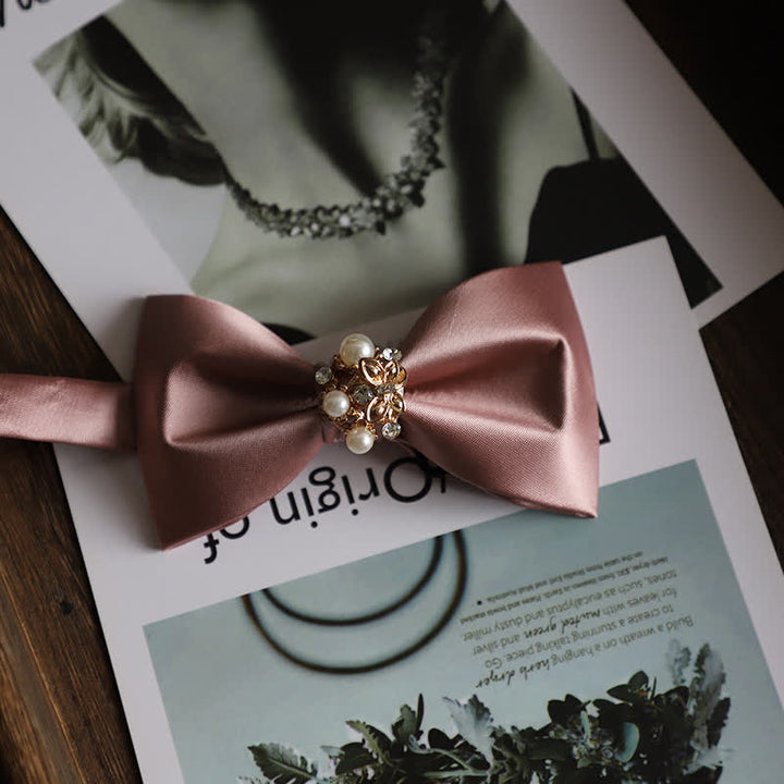 Pajarita de hombre con flores doradas y perlas de imitación