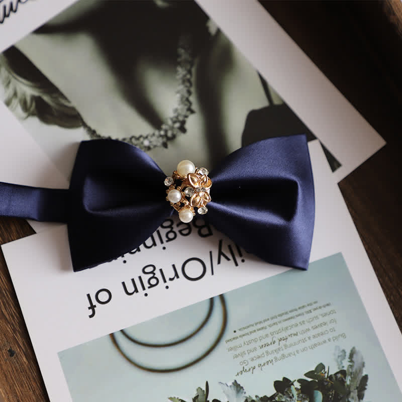 Pajarita de hombre con flores doradas y perlas de imitación