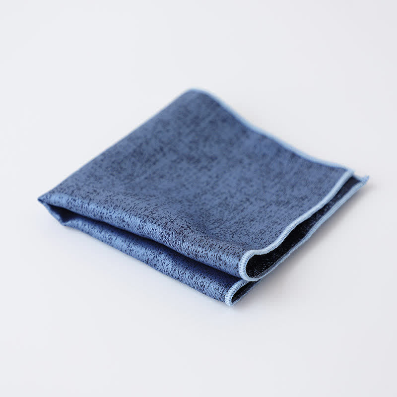 Pañuelo de bolsillo para hombre con estampado oscuro sutil y de color liso