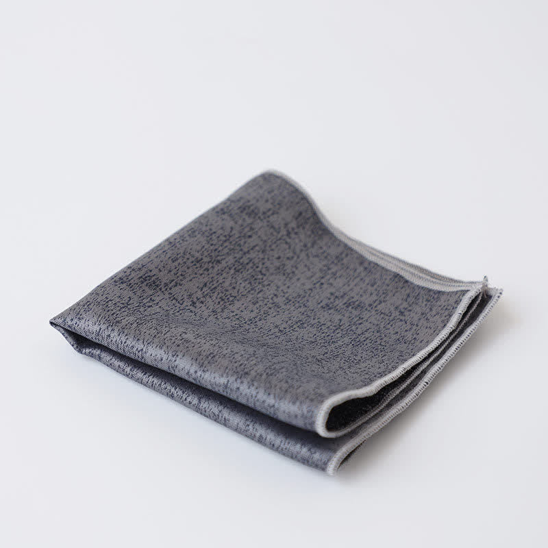 Pañuelo de bolsillo para hombre con estampado oscuro sutil y de color liso