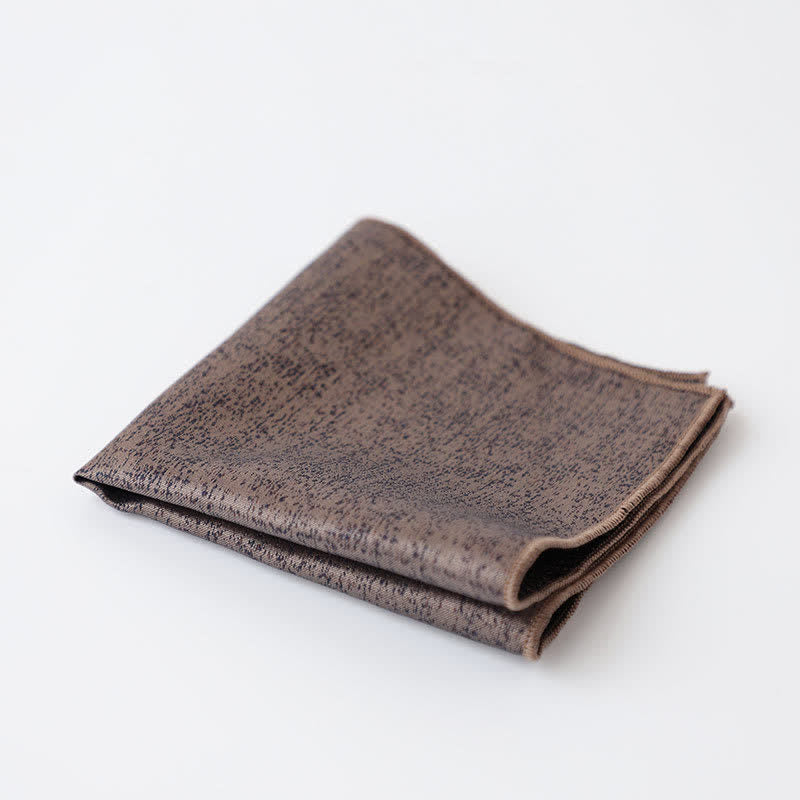 Pañuelo de bolsillo para hombre con estampado oscuro sutil y de color liso