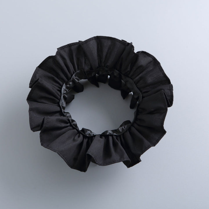 Camisa con cuello alto, fruncido y pliegues y cuello falso desmontable