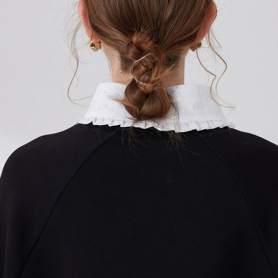 Blusa camisera desmontable con cuello falso y entramado de pétalos