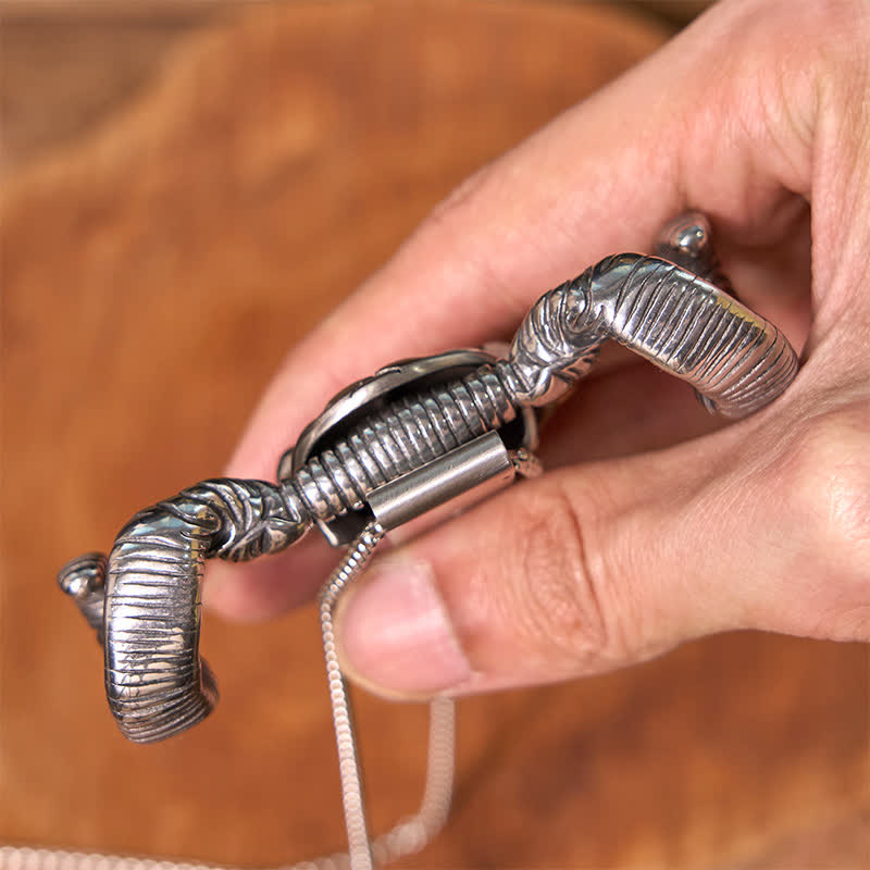 Hebilla de cinturón con colgante de cuchillo de acero inoxidable D2 con calavera plateada (Preventa)