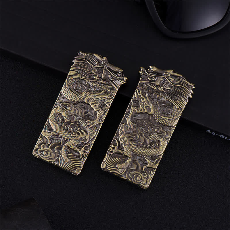 Encendedor de queroseno recargable con dragón tallado en bronce de época