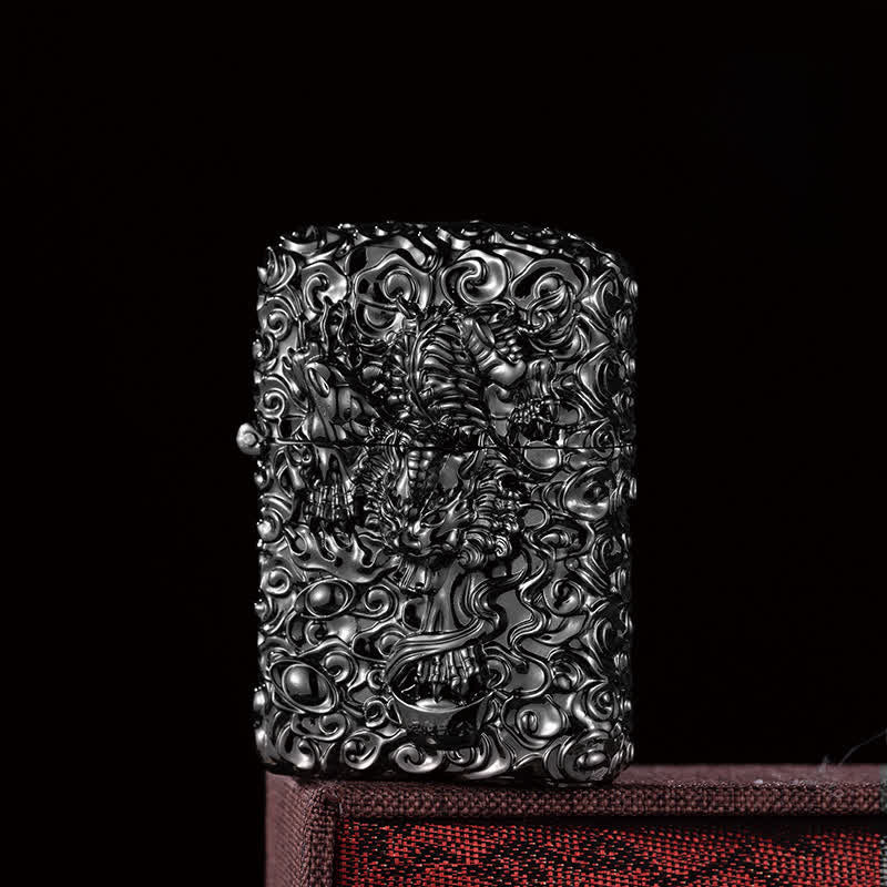 Encendedor de queroseno recargable con tallado de animales salvajes míticos