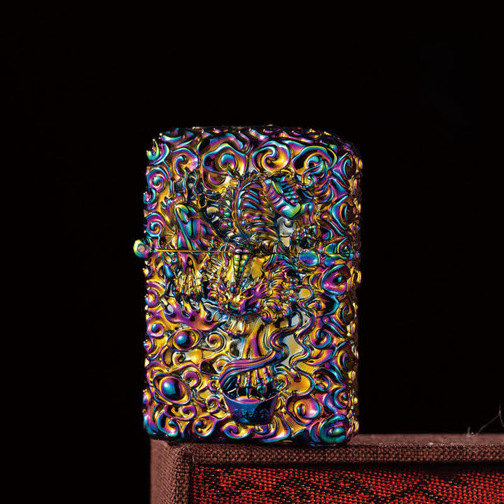 Encendedor de queroseno recargable con tallado de animales salvajes míticos