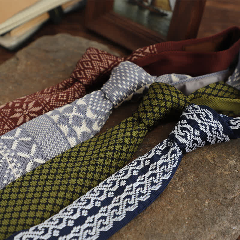 Corbata de punto con estampado de lunares y copos de nieve para hombre