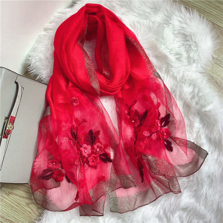 Bufanda fina de verano con borde dorado y flores bordadas de abedul