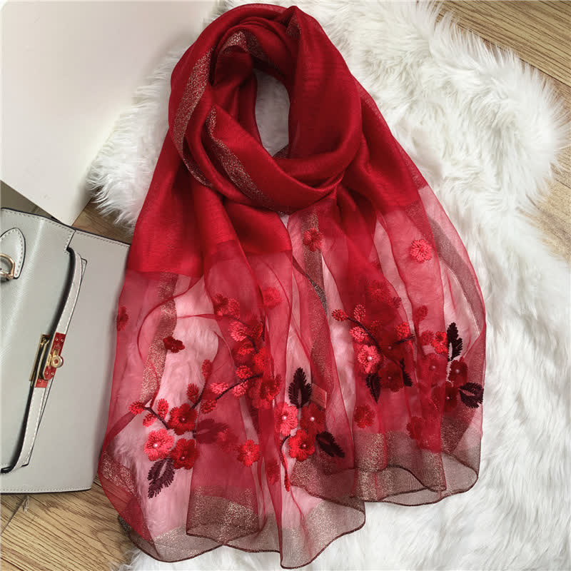 Bufanda fina de verano con borde dorado y flores bordadas de abedul