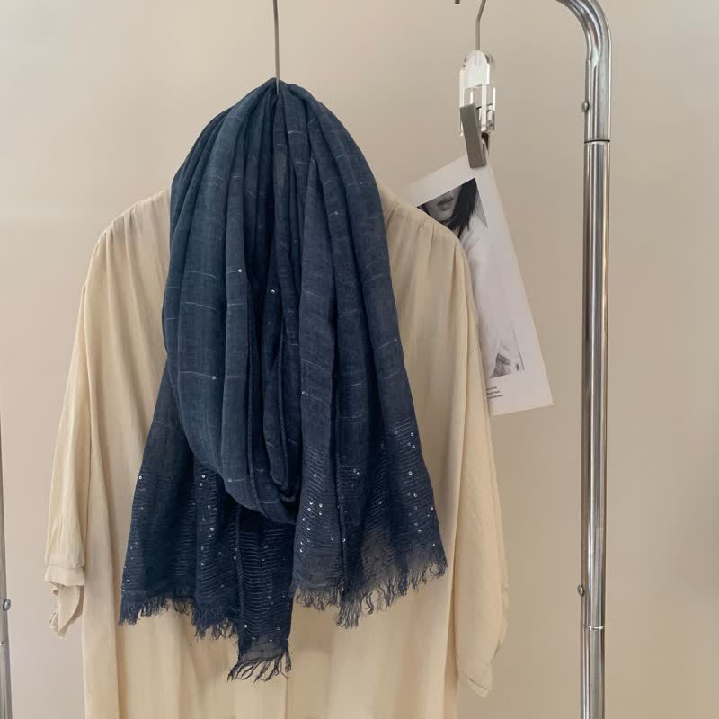 Bufanda fina de color liso con lentejuelas teñidas y sucias