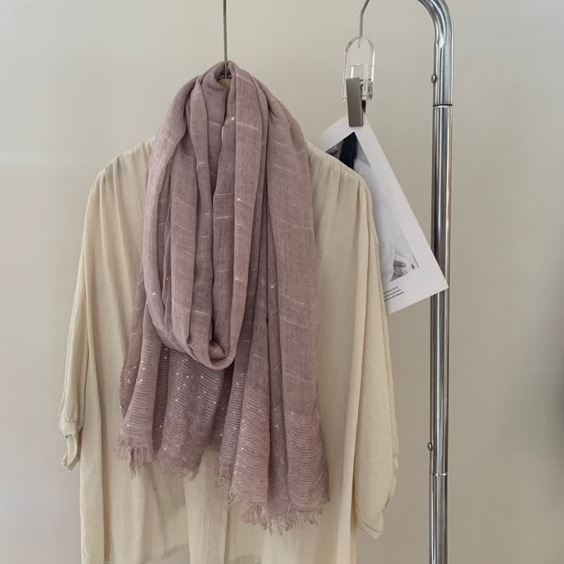 Bufanda fina de color liso con lentejuelas teñidas y sucias