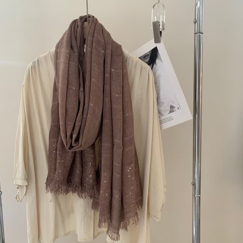 Bufanda fina de color liso con lentejuelas teñidas y sucias