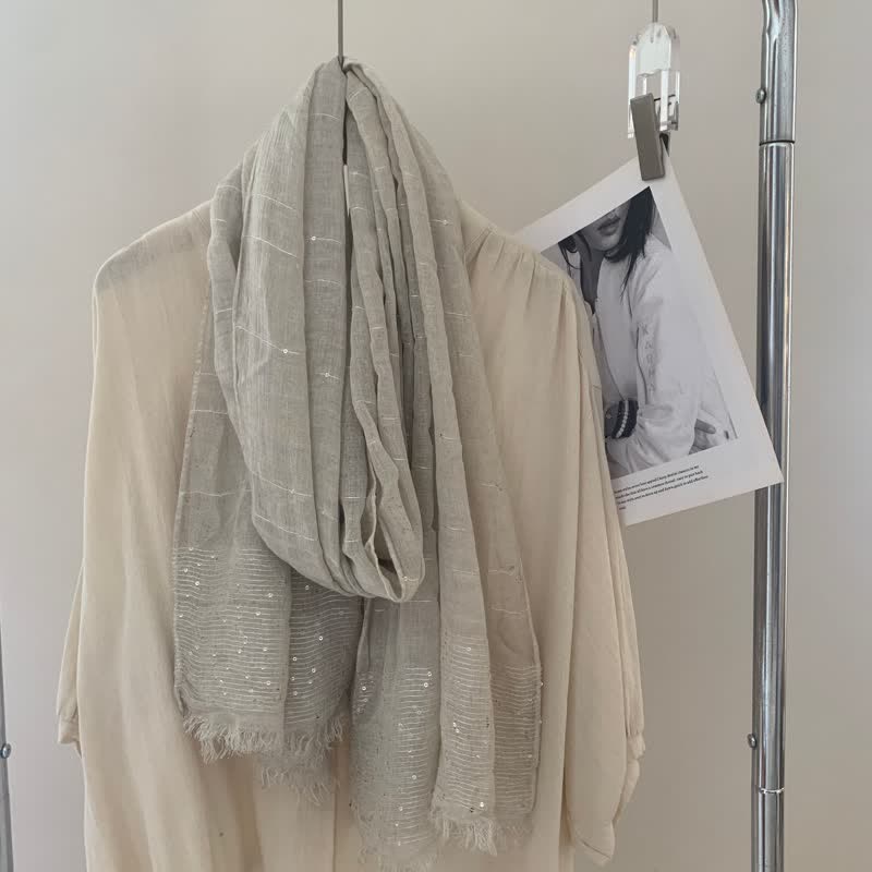 Bufanda fina de color liso con lentejuelas teñidas y sucias