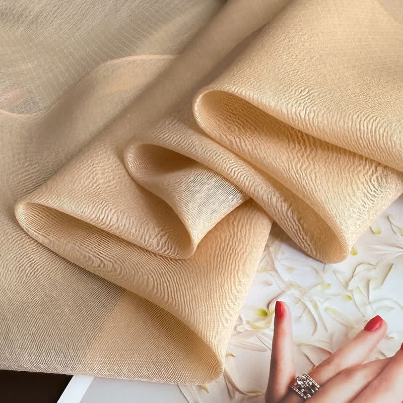 Bufanda fina con bordado floral de abedul y cuentas para uñas