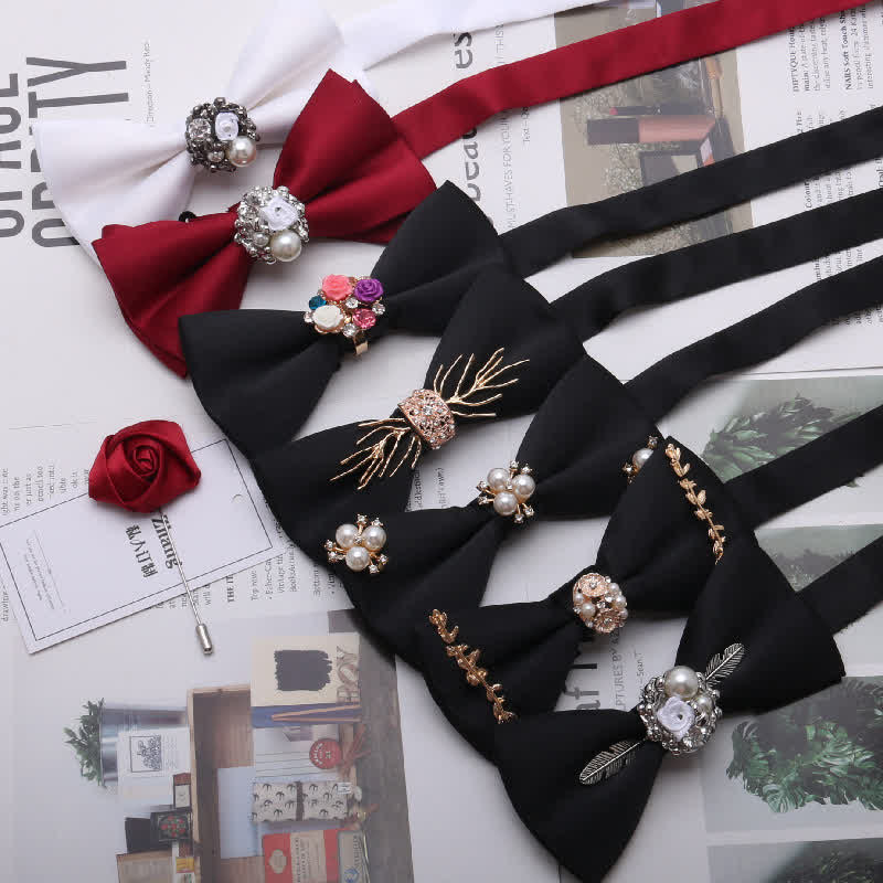 Conjunto de 2 pajaritas para hombre con corpiño rojo, metal dorado y flores de perla.
