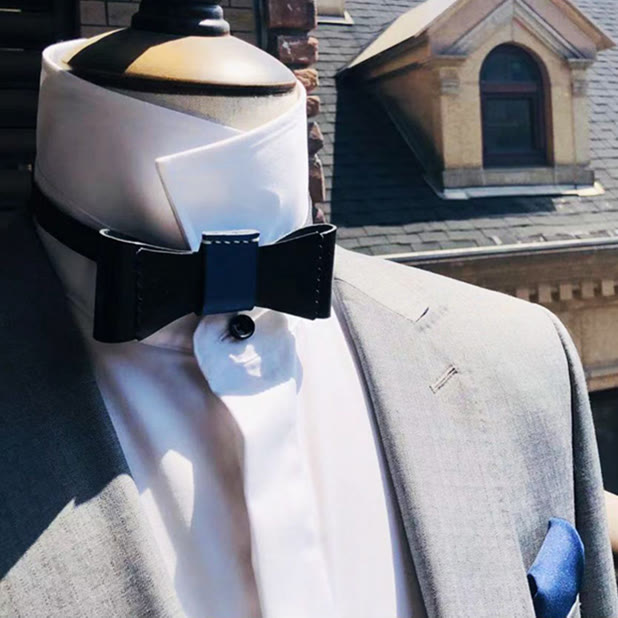 Pajarita de cuero curtido con combinación de colores única para hombre