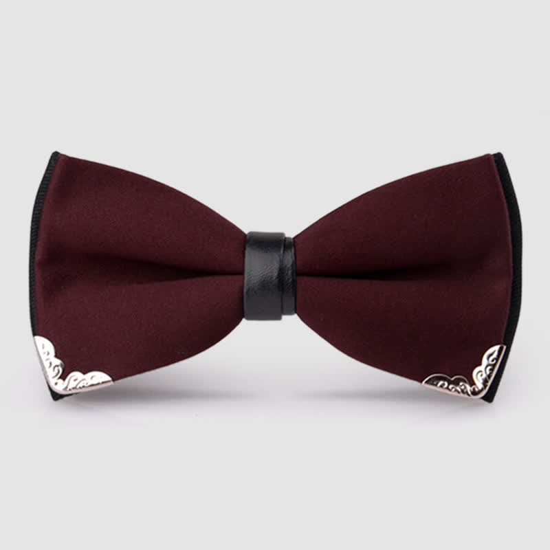 Pajarita elegante con detalles de metal dorado para hombre