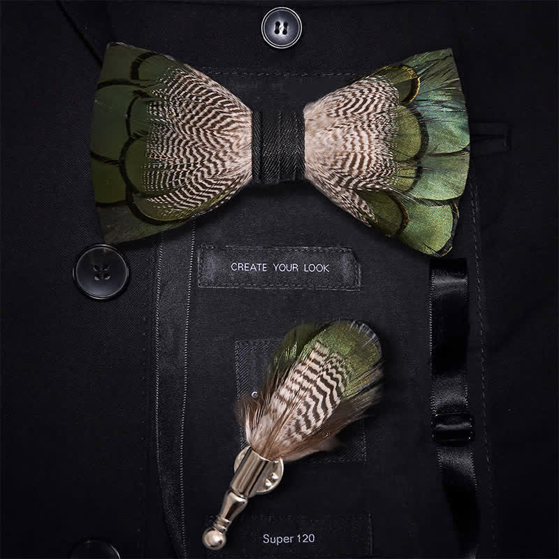 Pajarita con plumas de pato silvestre verde y blanco y broche de solapa