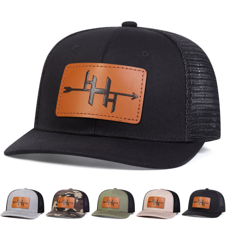 Gorra de camionero con parche de etiqueta de cuero y diseño de pistola con punta de flecha
