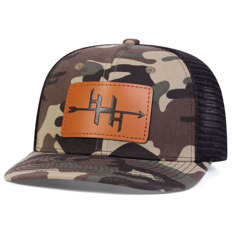 Gorra de camionero con parche de etiqueta de cuero y diseño de pistola con punta de flecha