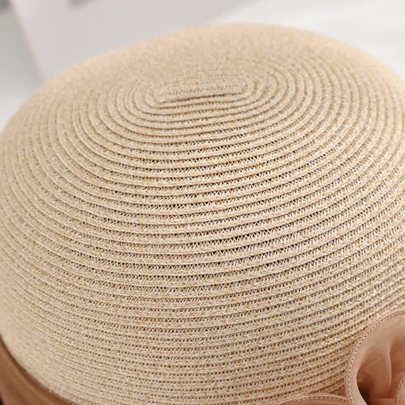 Hermoso sombrero de paja con cinta de flores arrugadas para mujer
