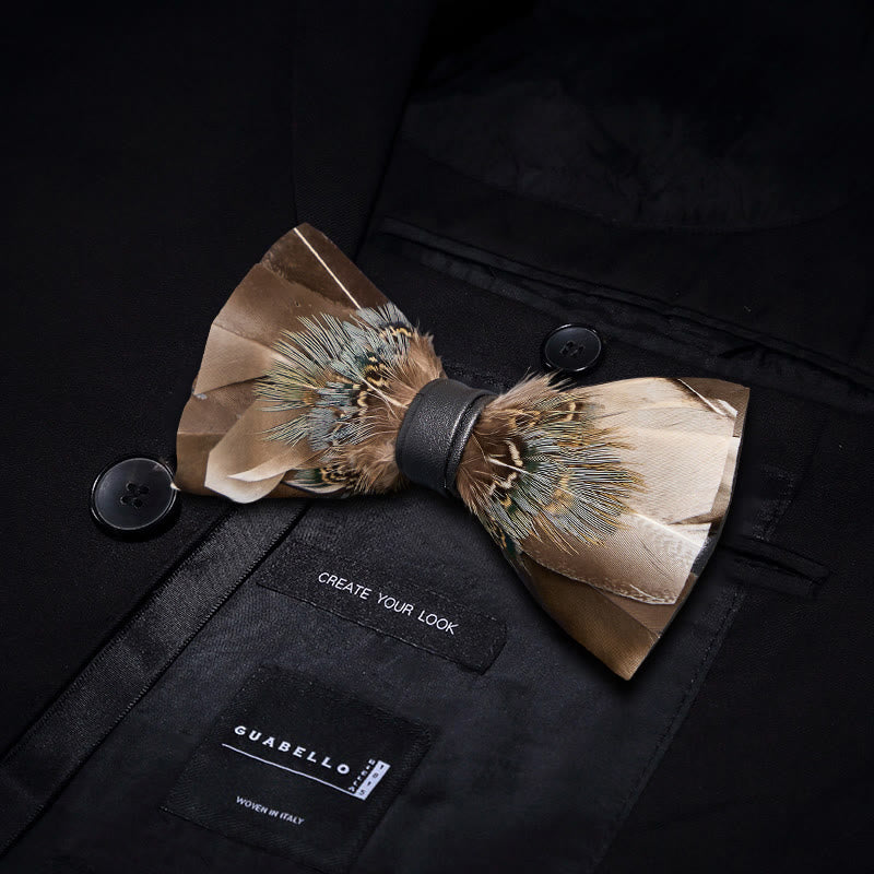 Pajarita con plumas de búho en gris y marrón