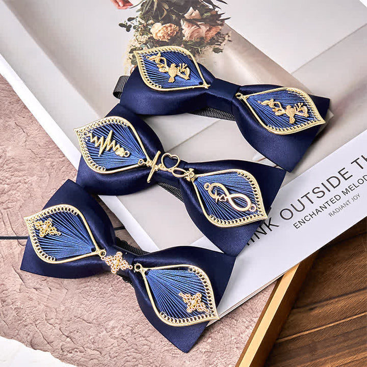 Pajarita de metal dorado con forma de fénix para hombre en azul marino