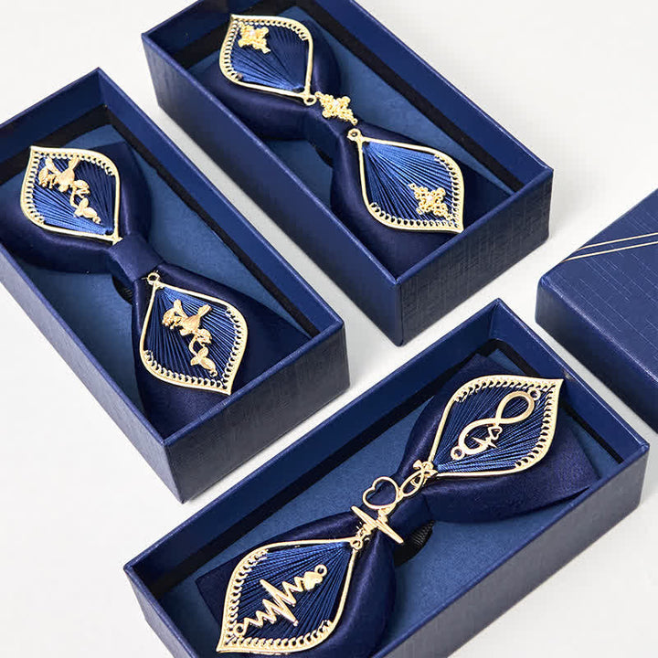 Pajarita de metal dorado con forma de fénix para hombre en azul marino