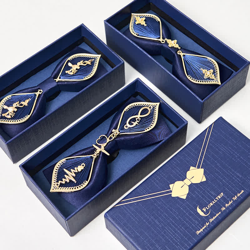 Pajarita de metal dorado con forma de fénix para hombre en azul marino