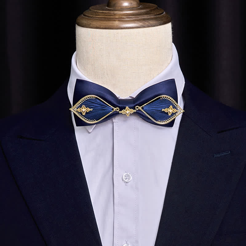 Pajarita de metal dorado con forma de fénix para hombre en azul marino