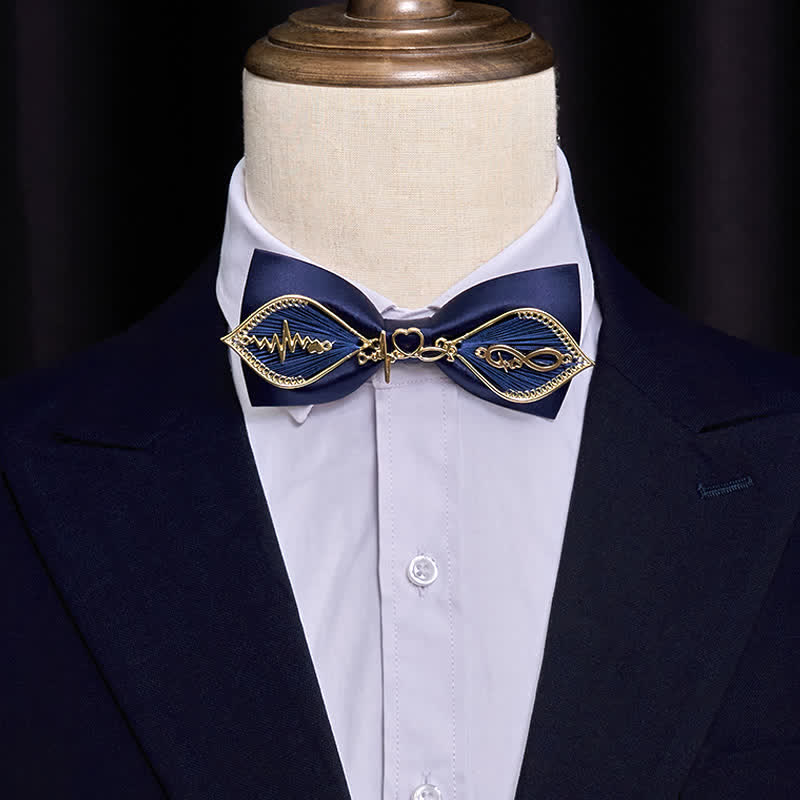 Pajarita de metal dorado con forma de fénix para hombre en azul marino