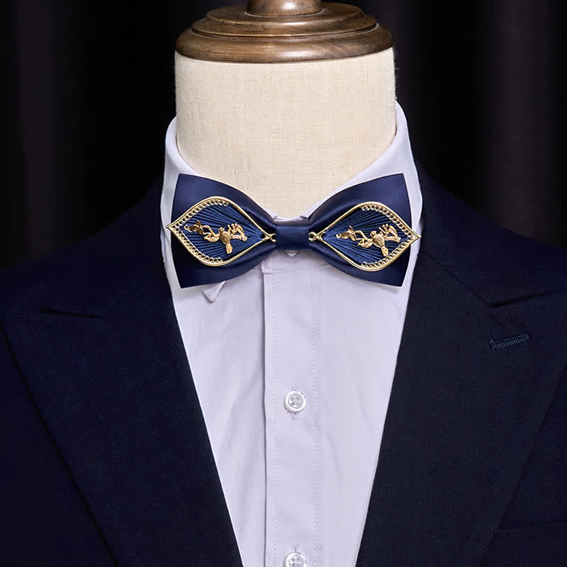 Pajarita de metal dorado con forma de fénix para hombre en azul marino