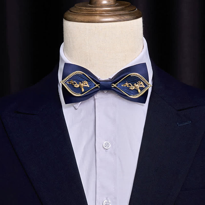 Pajarita de metal dorado con forma de fénix para hombre en azul marino
